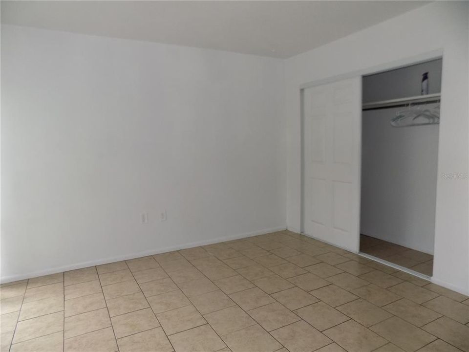 For Sale: $72,900 (1 beds, 1 baths, 876 Square Feet)