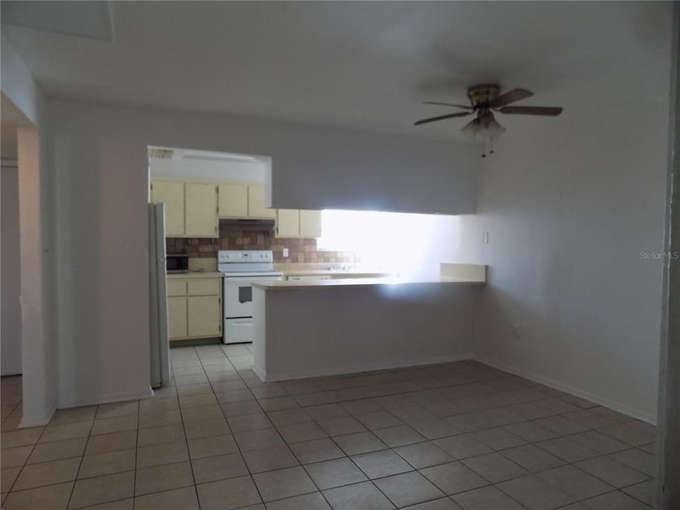 For Sale: $72,900 (1 beds, 1 baths, 876 Square Feet)