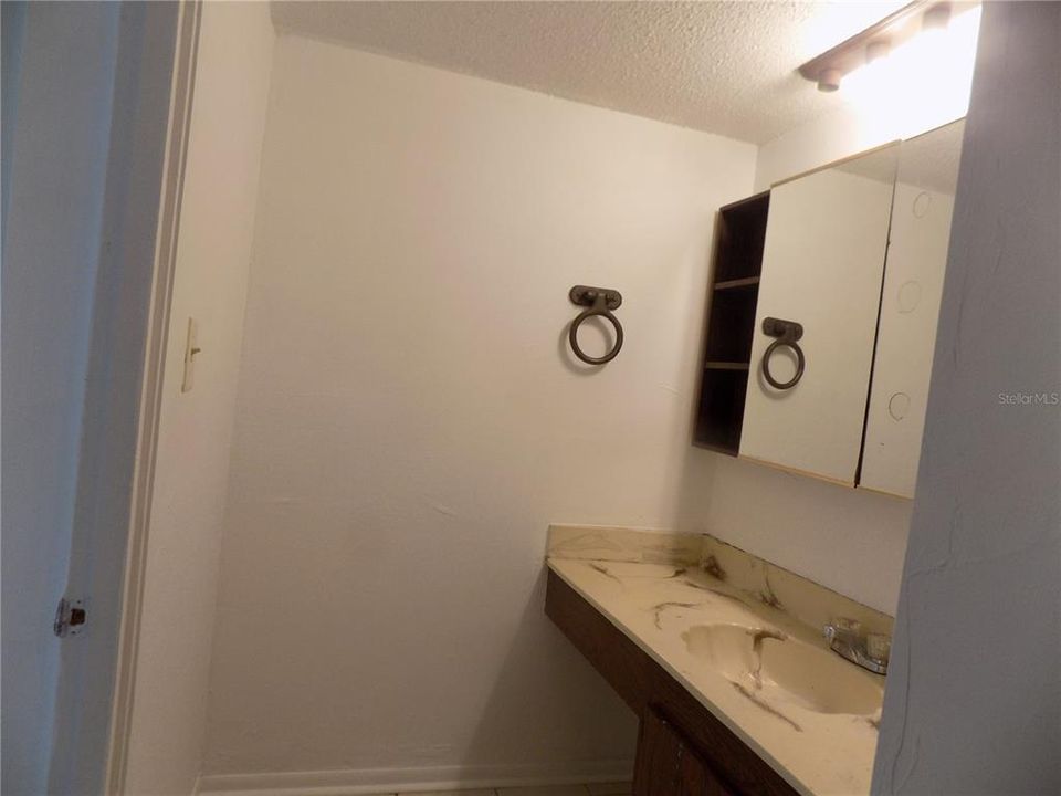 For Sale: $72,900 (1 beds, 1 baths, 876 Square Feet)