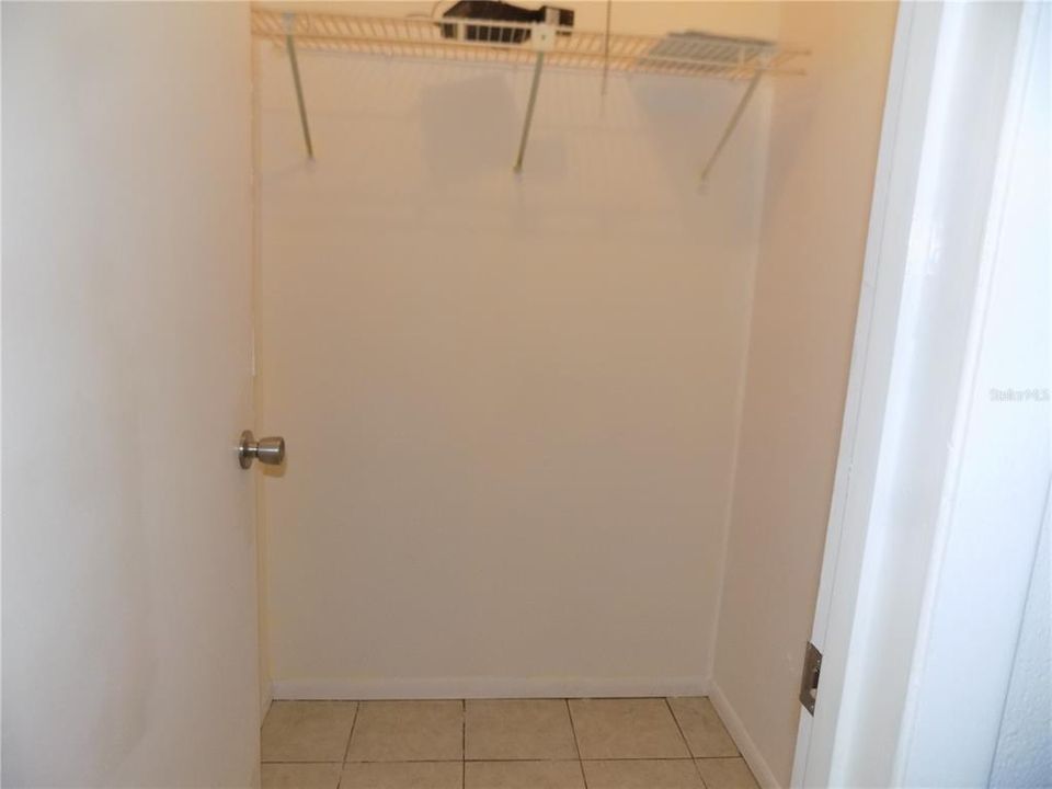 For Sale: $72,900 (1 beds, 1 baths, 876 Square Feet)