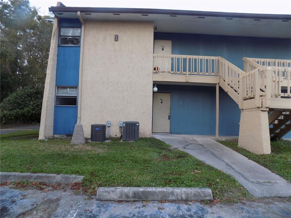 For Sale: $72,900 (1 beds, 1 baths, 876 Square Feet)