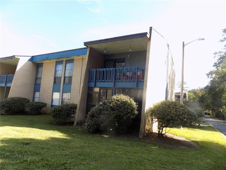 For Sale: $72,900 (1 beds, 1 baths, 876 Square Feet)