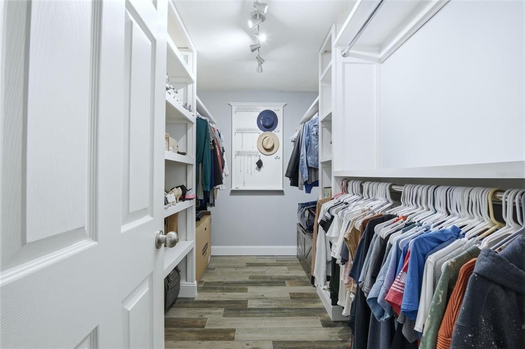 For Sale: $499,000 (3 beds, 2 baths, 2774 Square Feet)