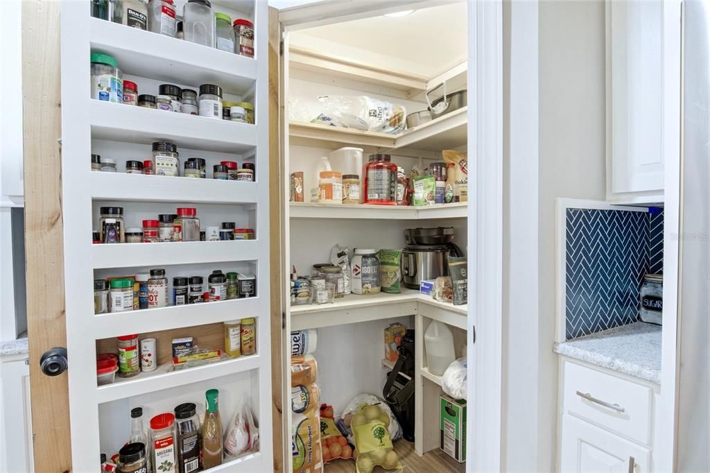 For Sale: $499,000 (3 beds, 2 baths, 2774 Square Feet)