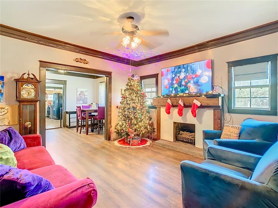 На продажу: $309,999 (5 спален, 2 ванн, 1352 Квадратных фут)