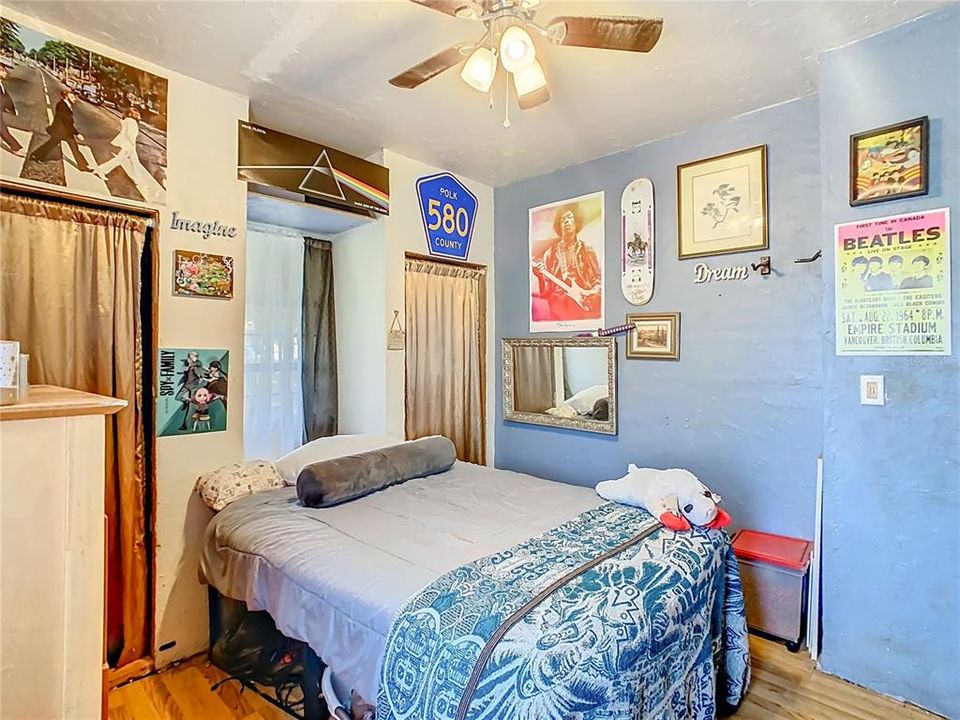 На продажу: $309,999 (5 спален, 2 ванн, 1352 Квадратных фут)