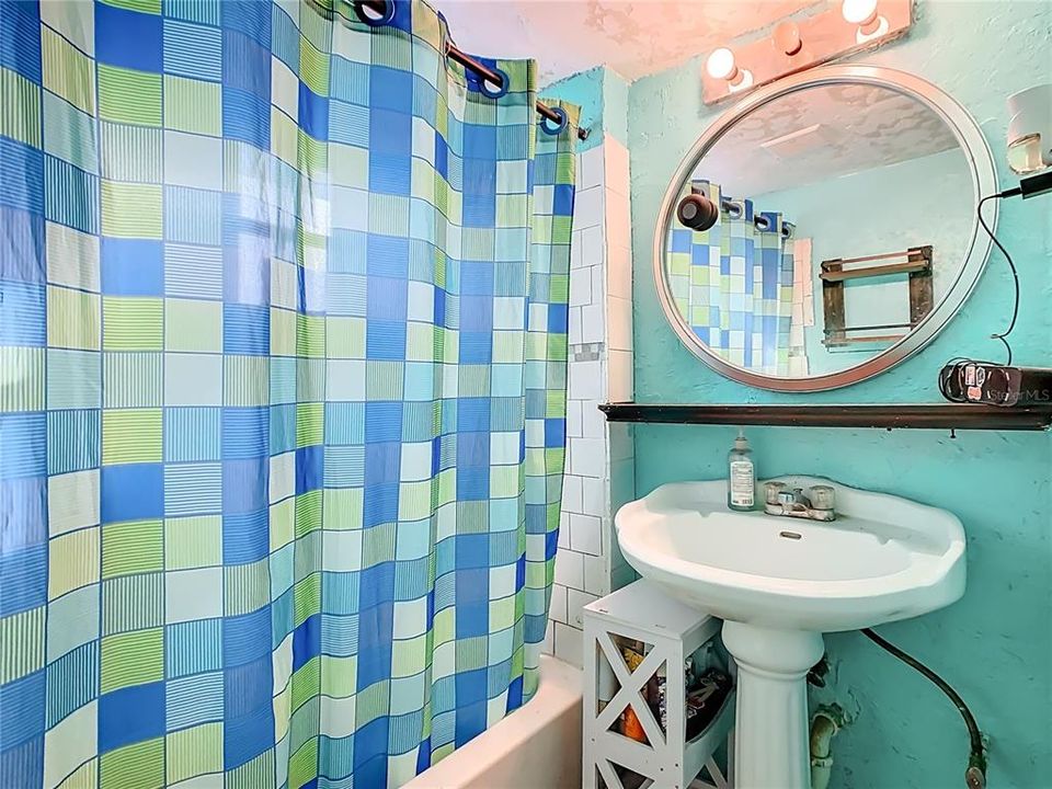 На продажу: $309,999 (5 спален, 2 ванн, 1352 Квадратных фут)