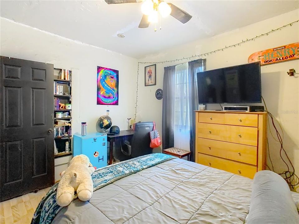 На продажу: $309,999 (5 спален, 2 ванн, 1352 Квадратных фут)