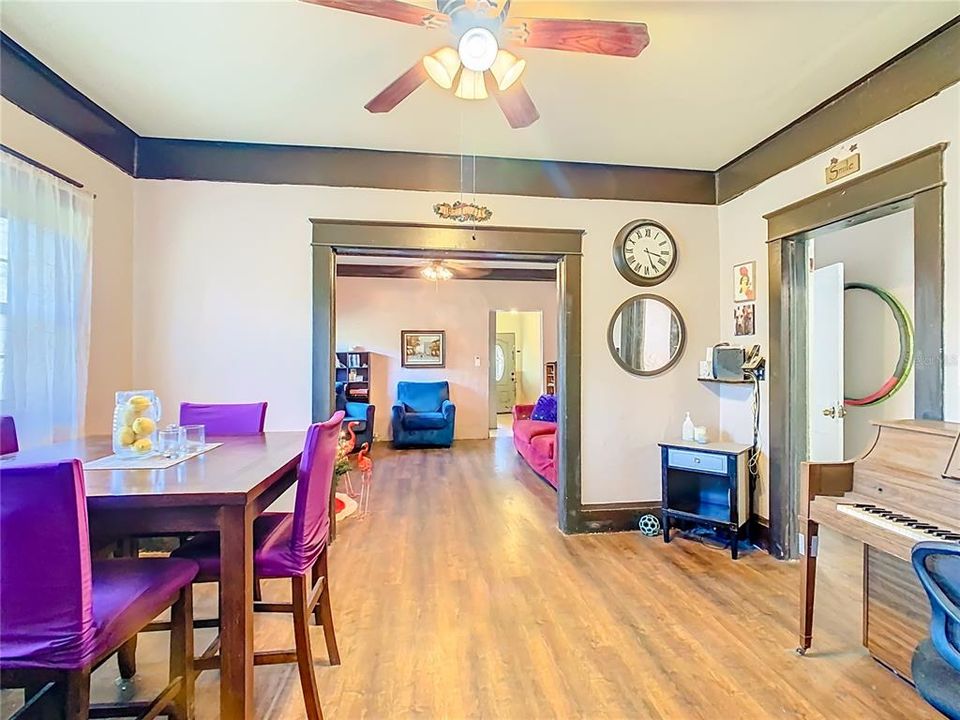 На продажу: $309,999 (5 спален, 2 ванн, 1352 Квадратных фут)