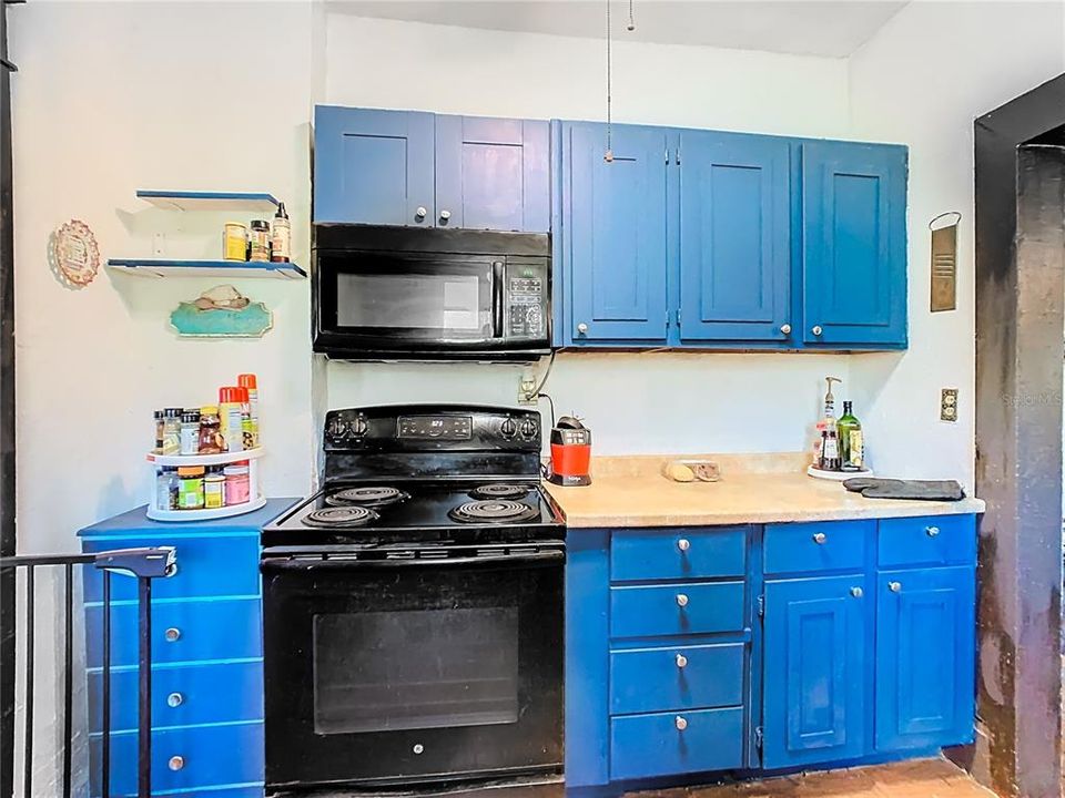 На продажу: $309,999 (5 спален, 2 ванн, 1352 Квадратных фут)