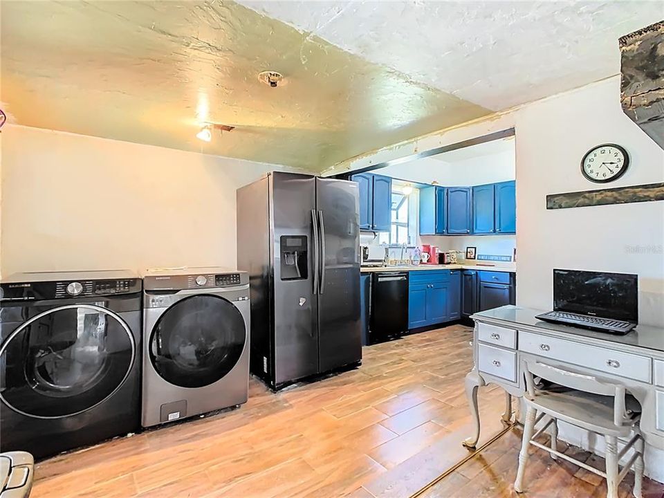 На продажу: $309,999 (5 спален, 2 ванн, 1352 Квадратных фут)