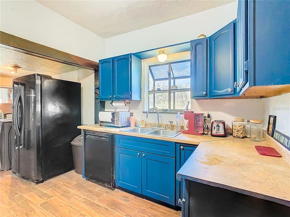 На продажу: $309,999 (5 спален, 2 ванн, 1352 Квадратных фут)