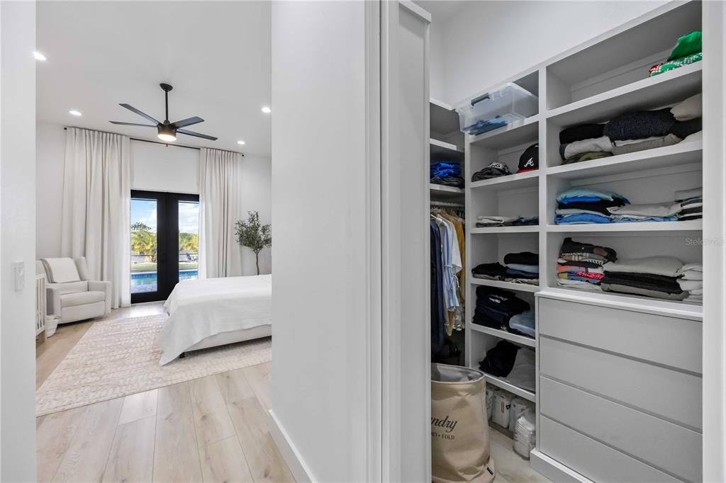 For Sale: $699,900 (3 beds, 3 baths, 2405 Square Feet)