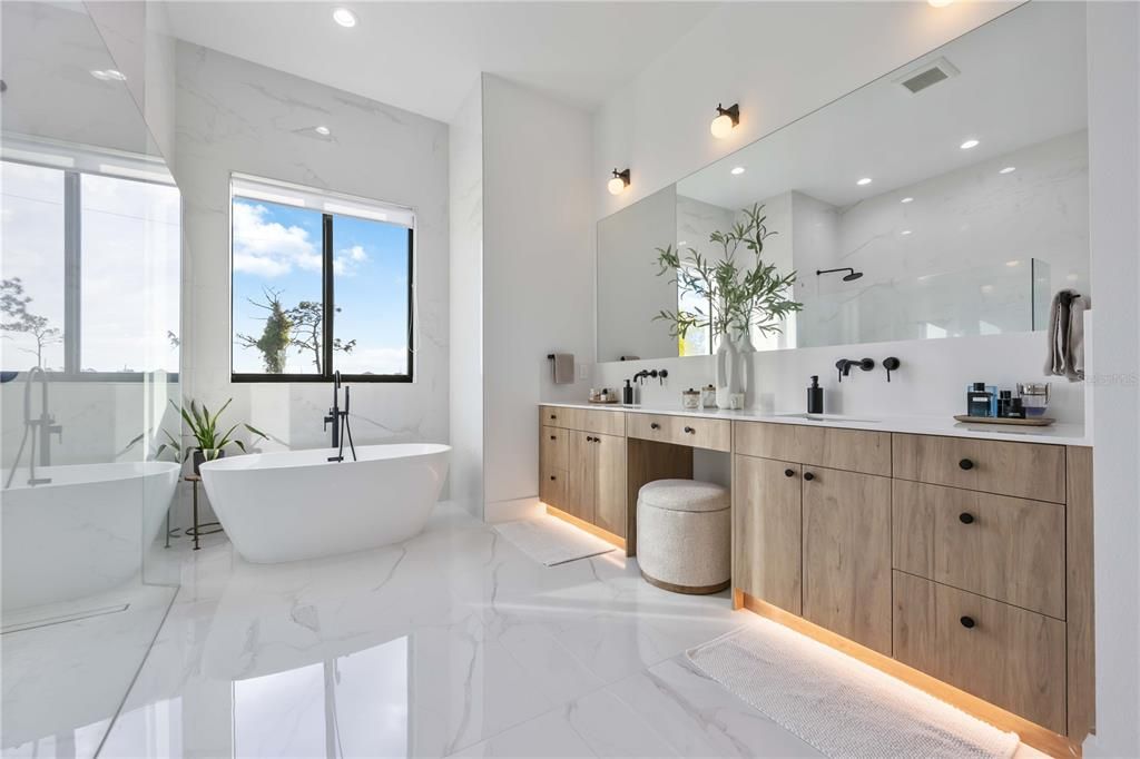 For Sale: $699,900 (3 beds, 3 baths, 2405 Square Feet)