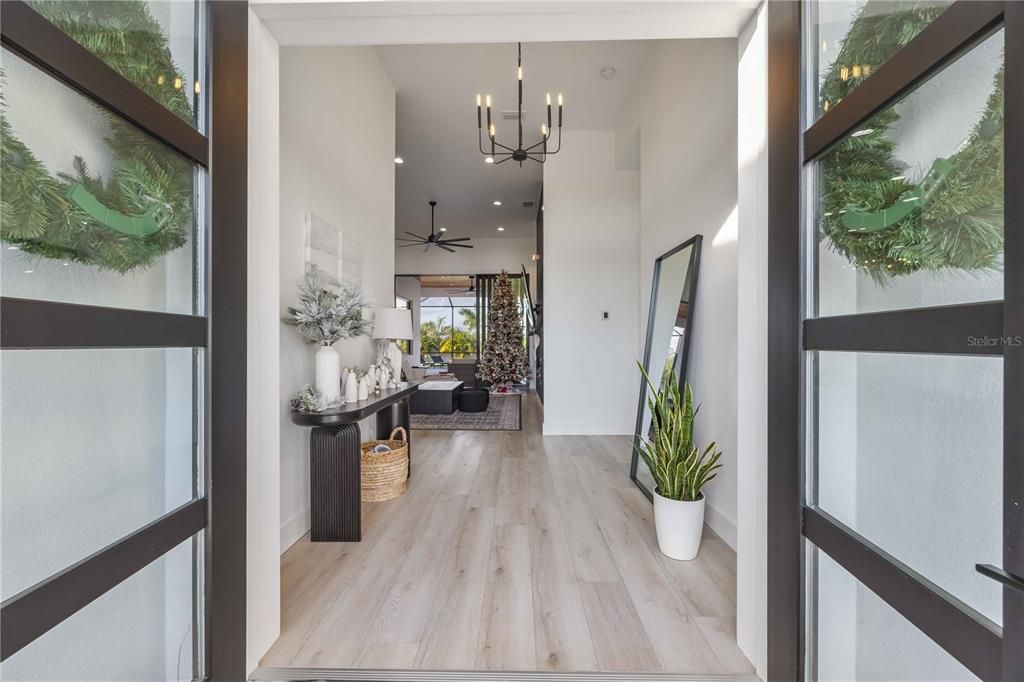 For Sale: $699,900 (3 beds, 3 baths, 2405 Square Feet)