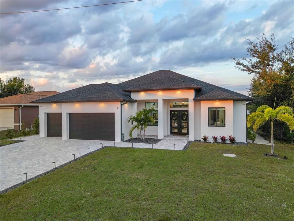 For Sale: $699,900 (3 beds, 3 baths, 2405 Square Feet)