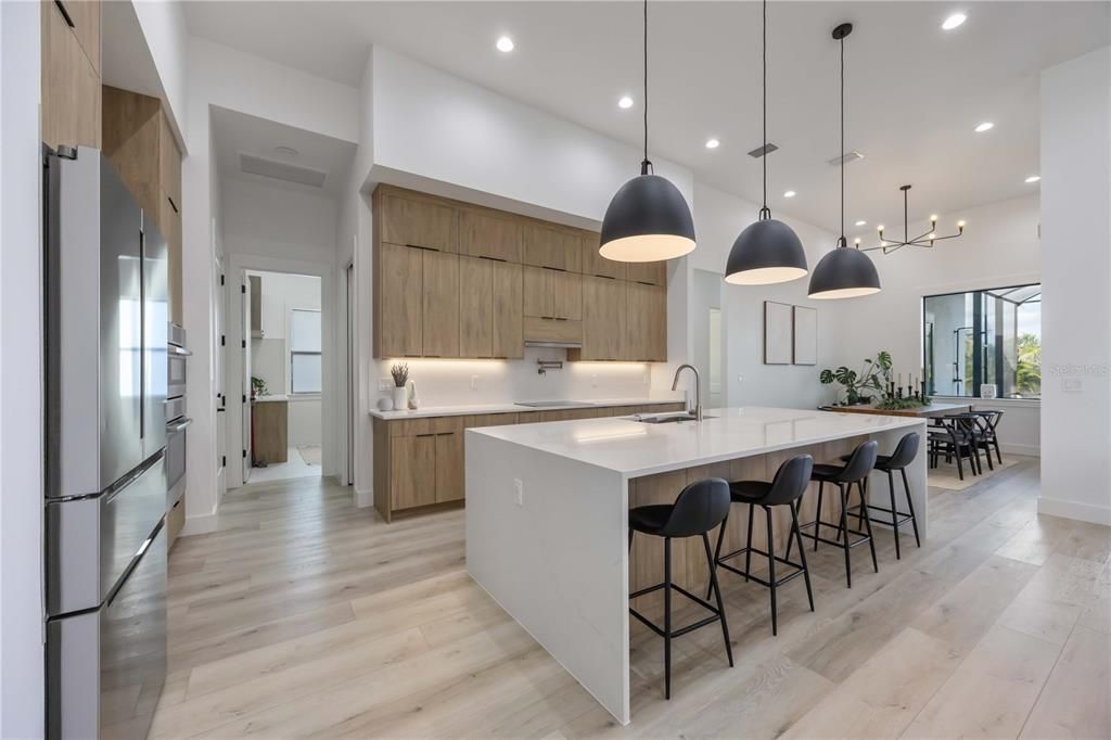 For Sale: $699,900 (3 beds, 3 baths, 2405 Square Feet)