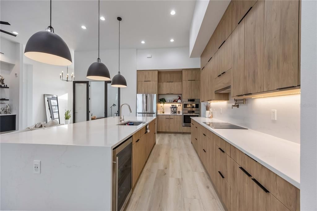 For Sale: $699,900 (3 beds, 3 baths, 2405 Square Feet)