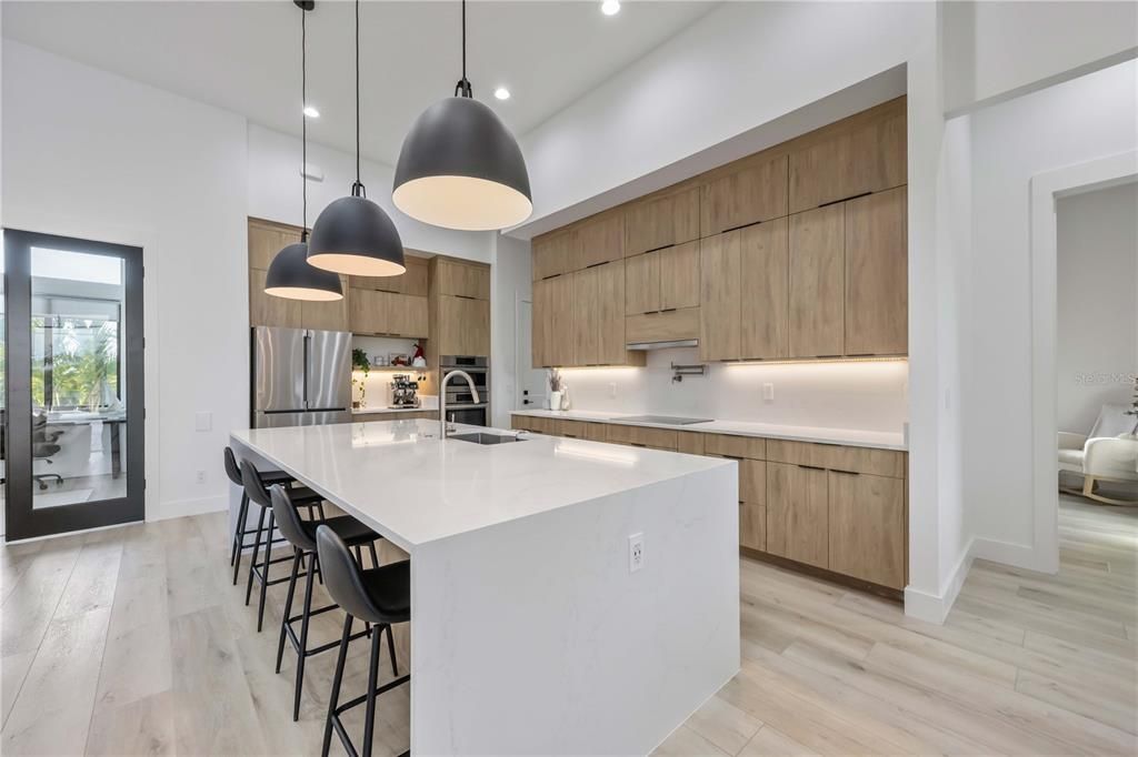 For Sale: $699,900 (3 beds, 3 baths, 2405 Square Feet)