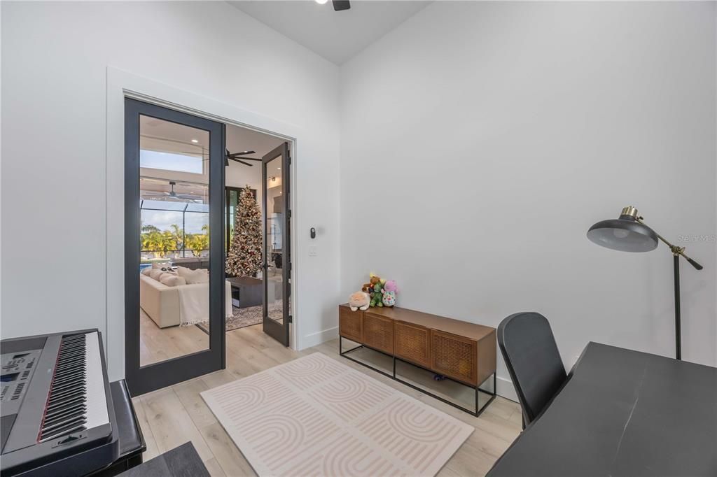 For Sale: $699,900 (3 beds, 3 baths, 2405 Square Feet)