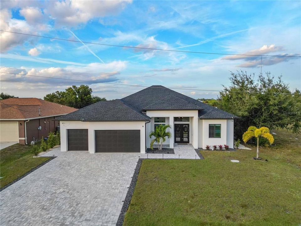 For Sale: $699,900 (3 beds, 3 baths, 2405 Square Feet)