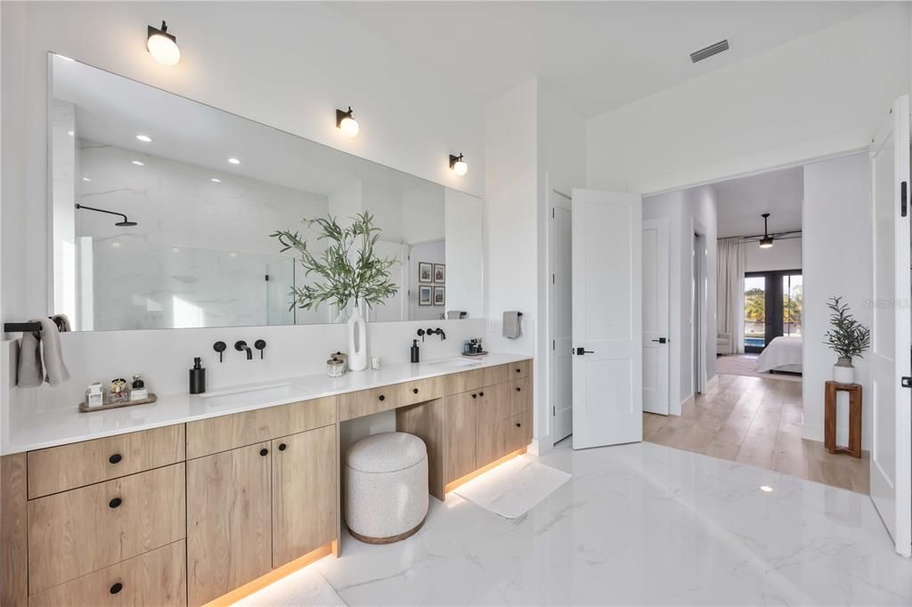 For Sale: $699,900 (3 beds, 3 baths, 2405 Square Feet)