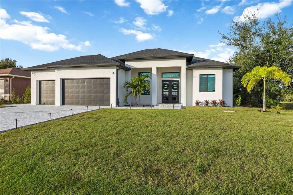 For Sale: $699,900 (3 beds, 3 baths, 2405 Square Feet)