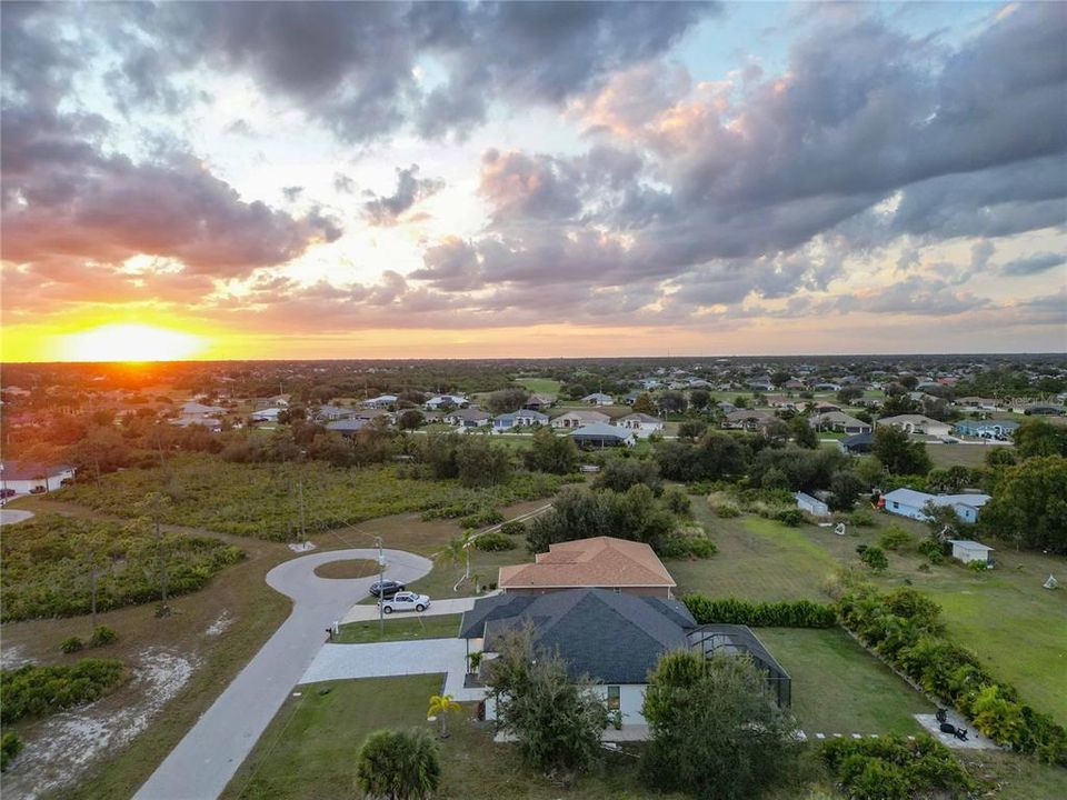 For Sale: $699,900 (3 beds, 3 baths, 2405 Square Feet)