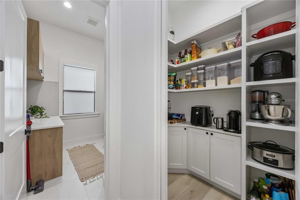 For Sale: $699,900 (3 beds, 3 baths, 2405 Square Feet)