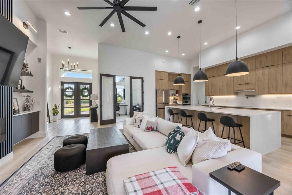 For Sale: $699,900 (3 beds, 3 baths, 2405 Square Feet)