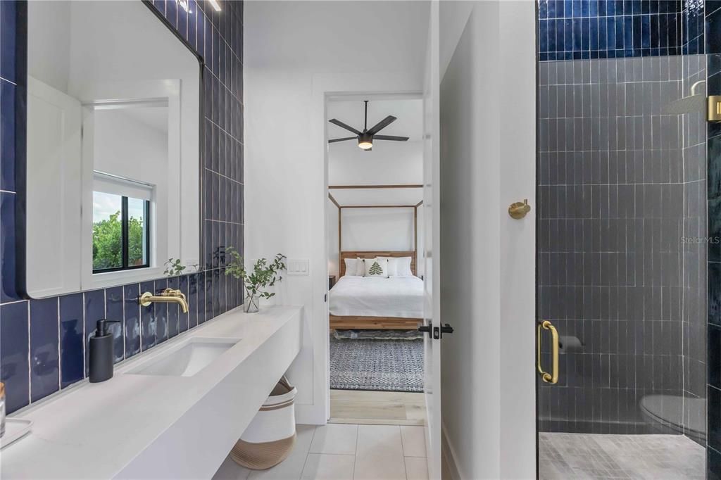 For Sale: $699,900 (3 beds, 3 baths, 2405 Square Feet)