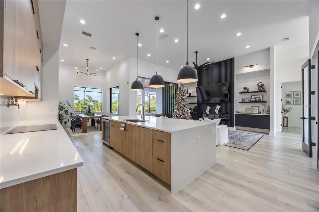 For Sale: $699,900 (3 beds, 3 baths, 2405 Square Feet)