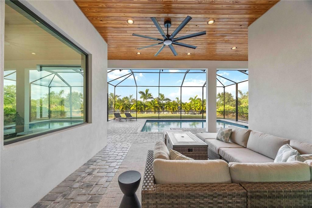 For Sale: $699,900 (3 beds, 3 baths, 2405 Square Feet)