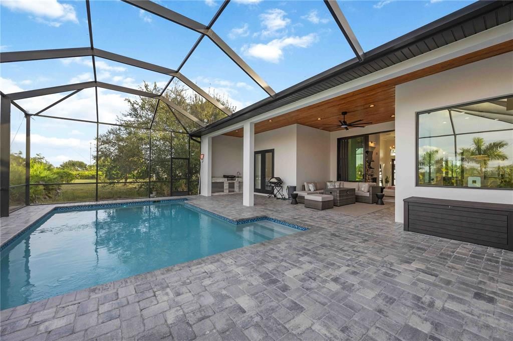 For Sale: $699,900 (3 beds, 3 baths, 2405 Square Feet)