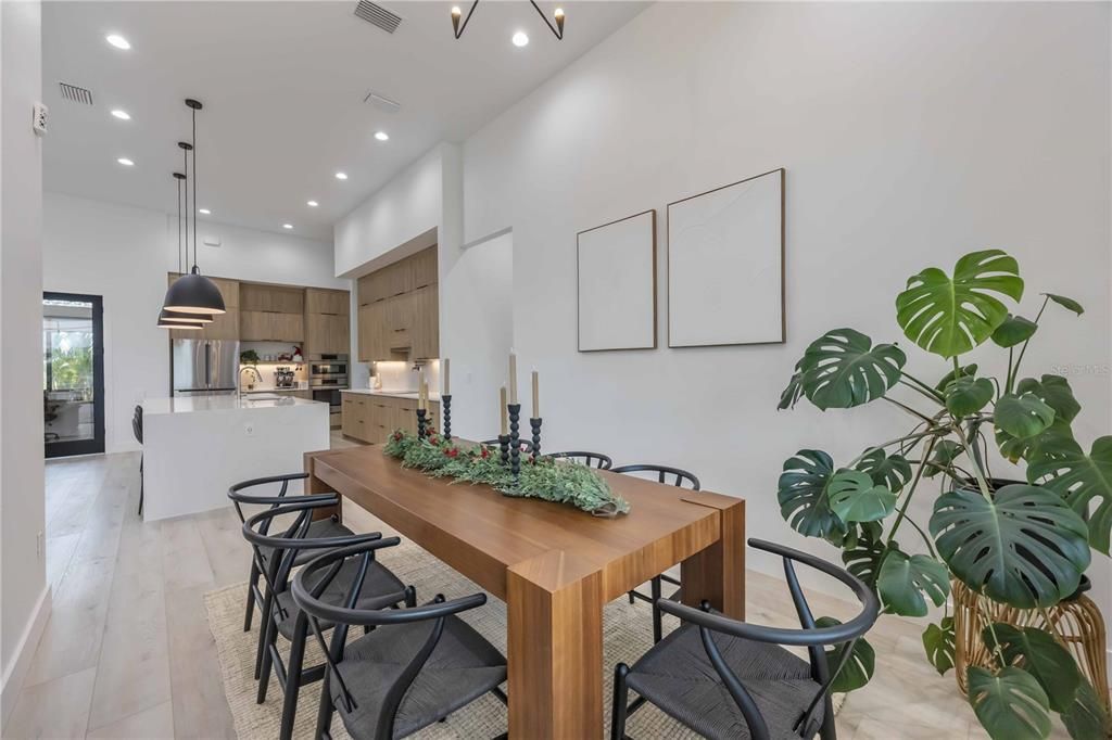 For Sale: $699,900 (3 beds, 3 baths, 2405 Square Feet)