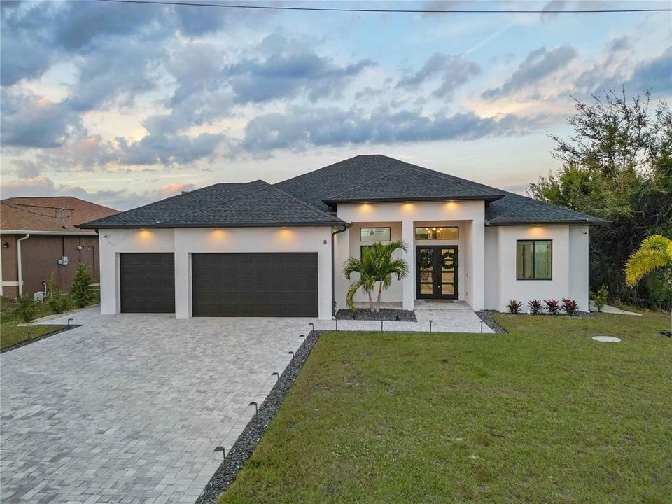 For Sale: $699,900 (3 beds, 3 baths, 2405 Square Feet)