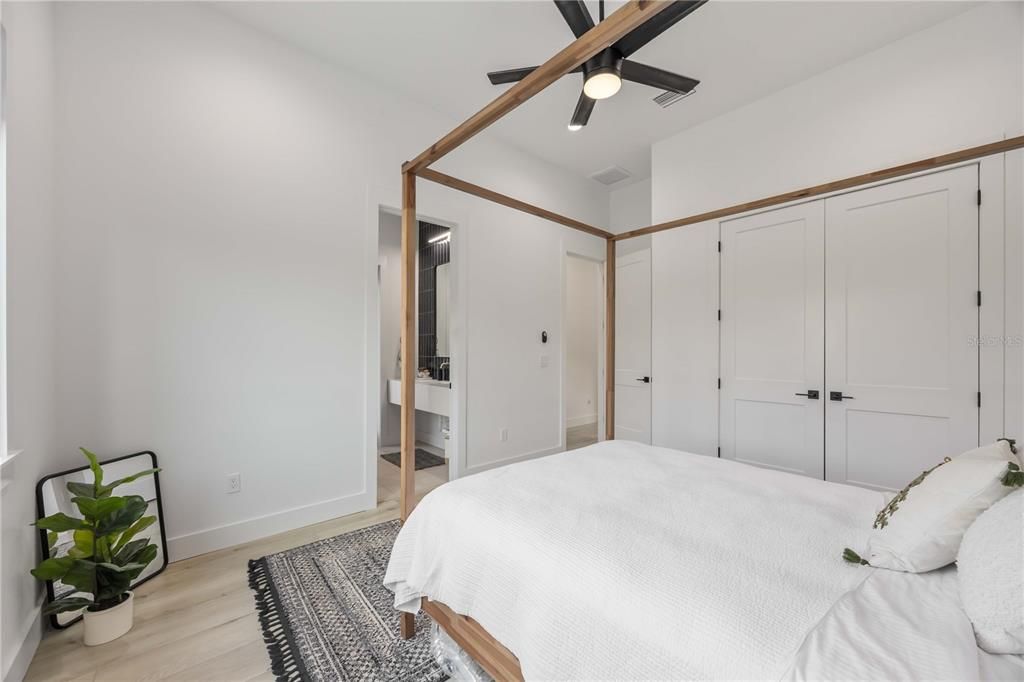 For Sale: $699,900 (3 beds, 3 baths, 2405 Square Feet)