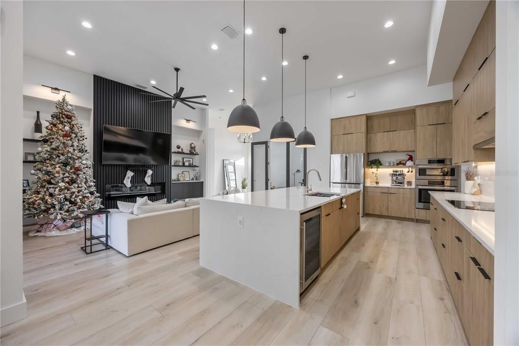 For Sale: $699,900 (3 beds, 3 baths, 2405 Square Feet)