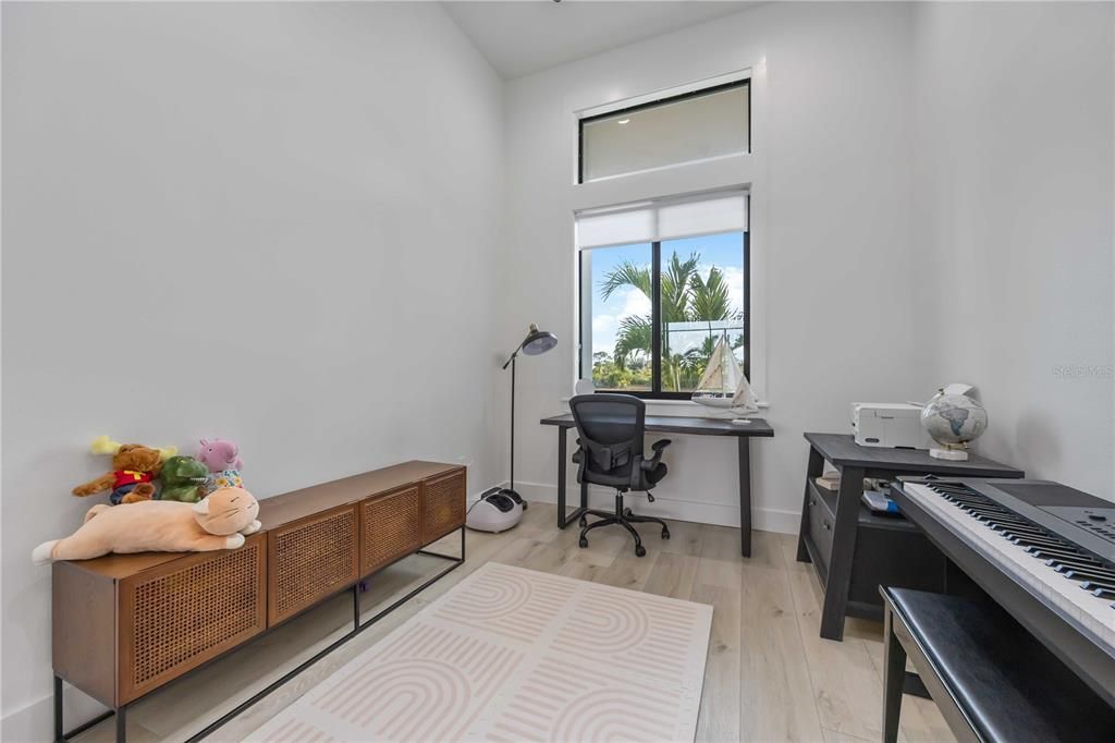 For Sale: $699,900 (3 beds, 3 baths, 2405 Square Feet)