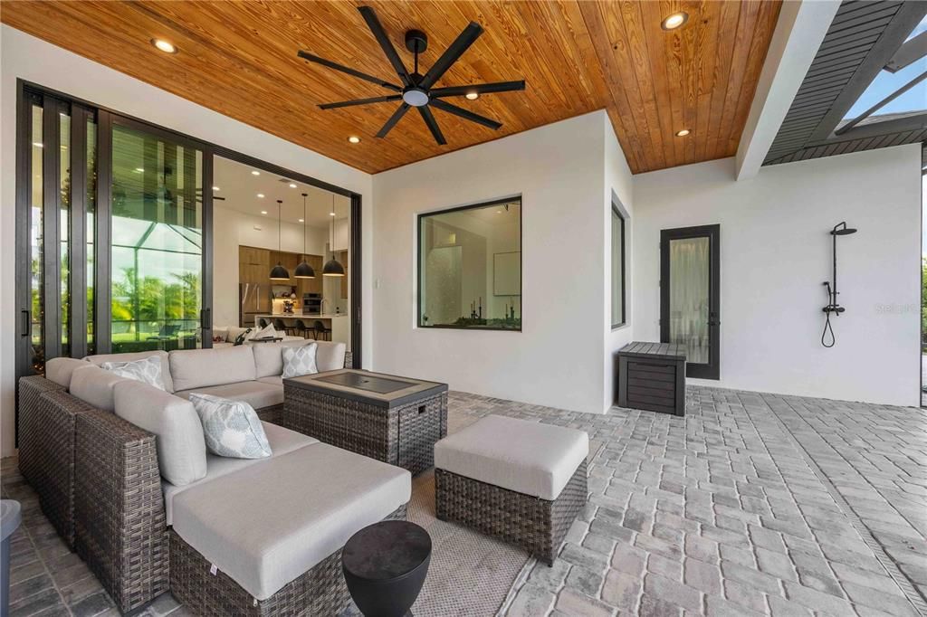 For Sale: $699,900 (3 beds, 3 baths, 2405 Square Feet)