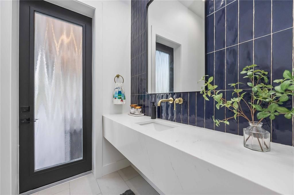 For Sale: $699,900 (3 beds, 3 baths, 2405 Square Feet)