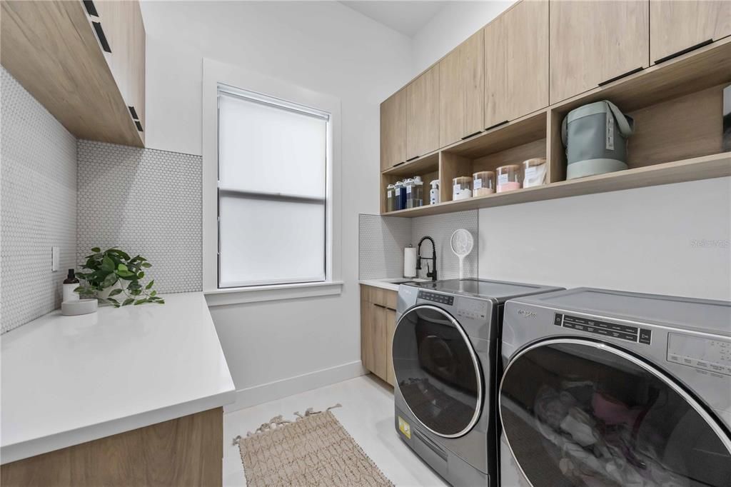 For Sale: $699,900 (3 beds, 3 baths, 2405 Square Feet)