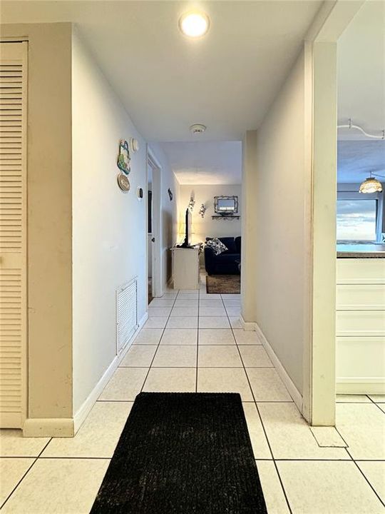 For Sale: $399,950 (1 beds, 1 baths, 860 Square Feet)