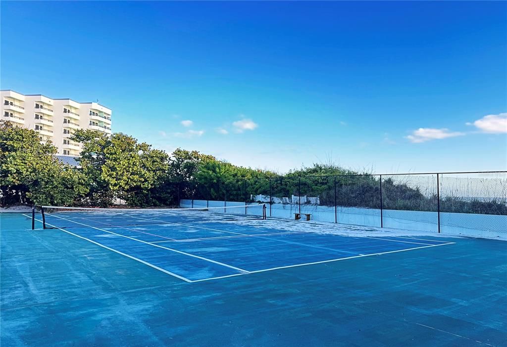 For Sale: $399,950 (1 beds, 1 baths, 860 Square Feet)