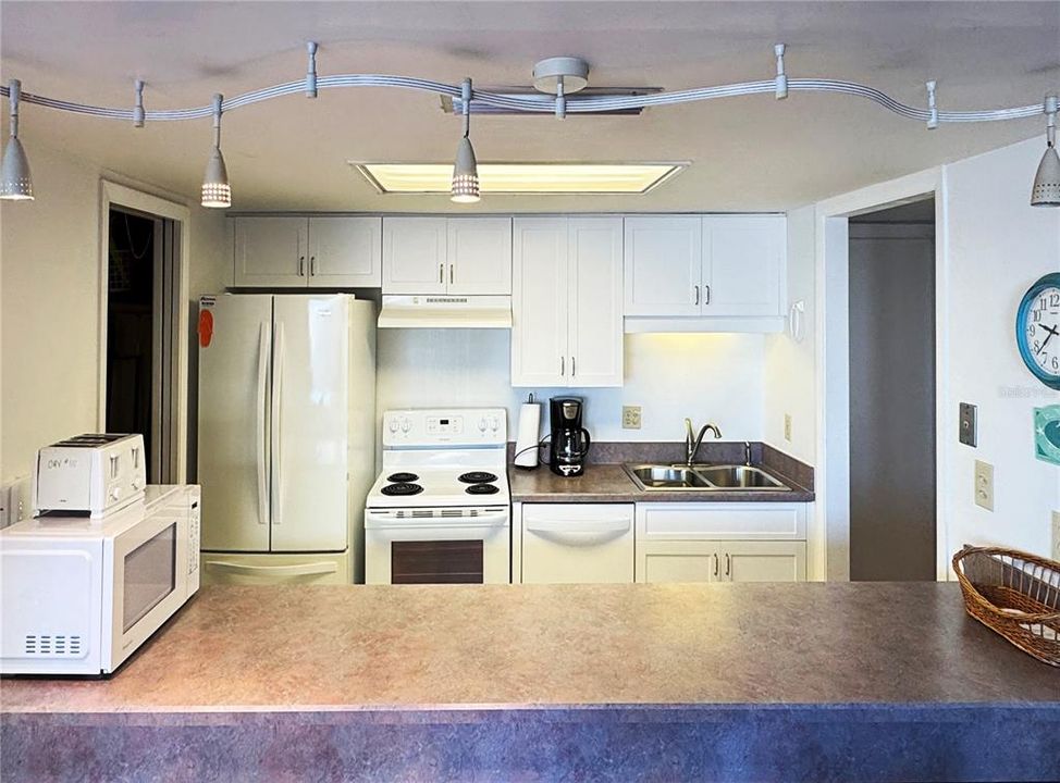 For Sale: $399,950 (1 beds, 1 baths, 860 Square Feet)