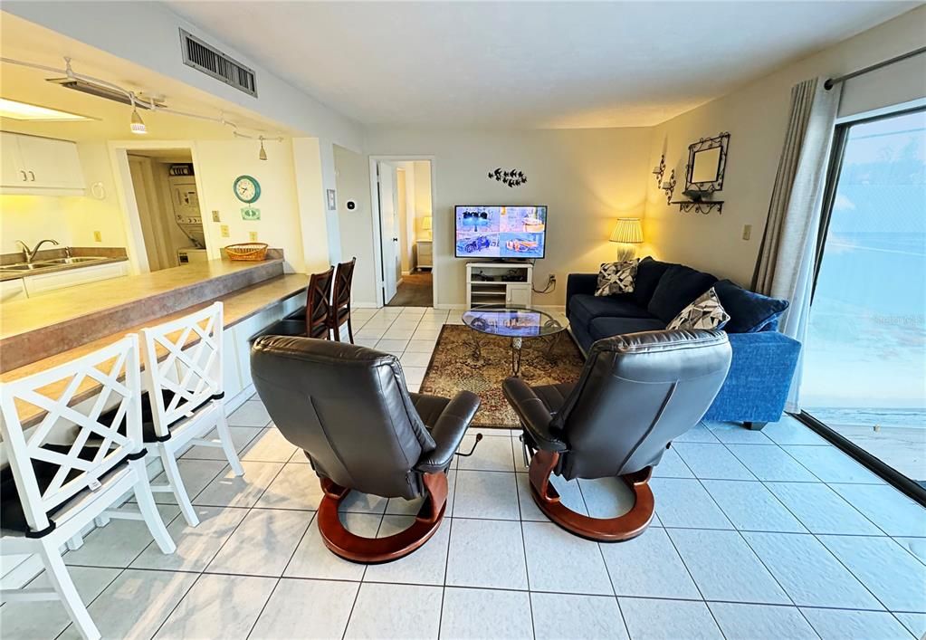 For Sale: $399,950 (1 beds, 1 baths, 860 Square Feet)
