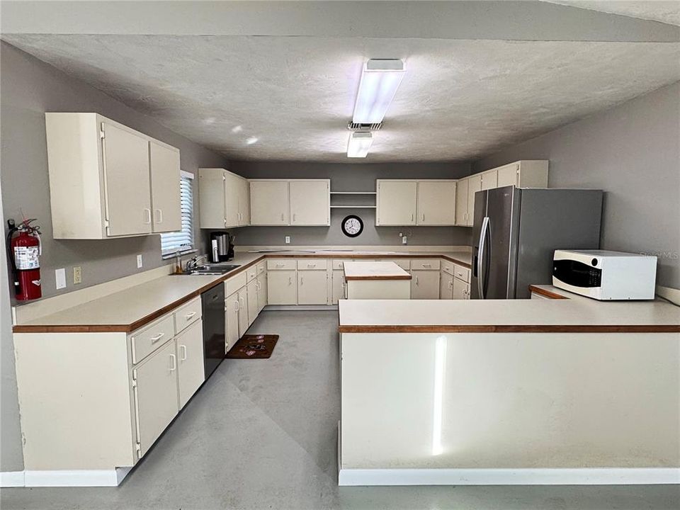 For Sale: $399,950 (1 beds, 1 baths, 860 Square Feet)