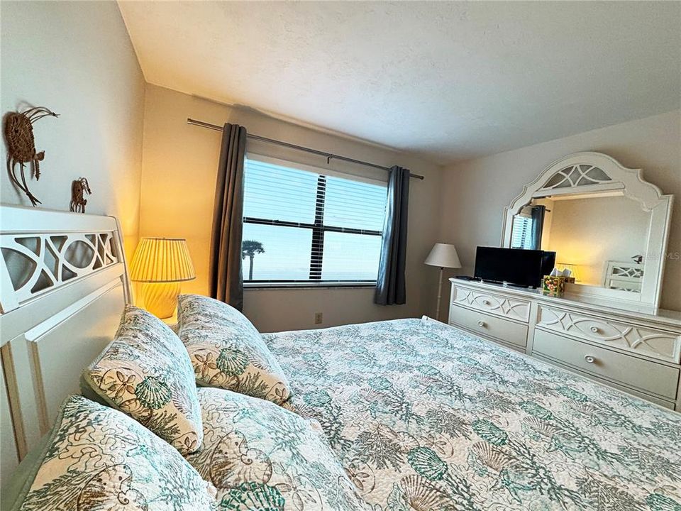 For Sale: $399,950 (1 beds, 1 baths, 860 Square Feet)