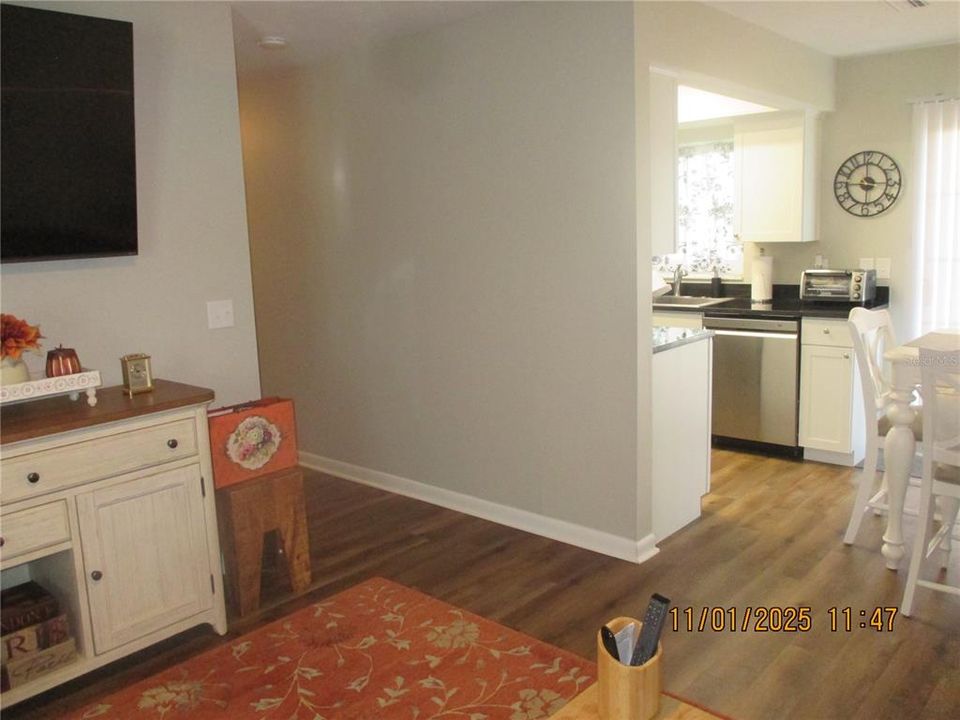 待售: $245,000 (3 贝兹, 2 浴室, 1056 平方英尺)