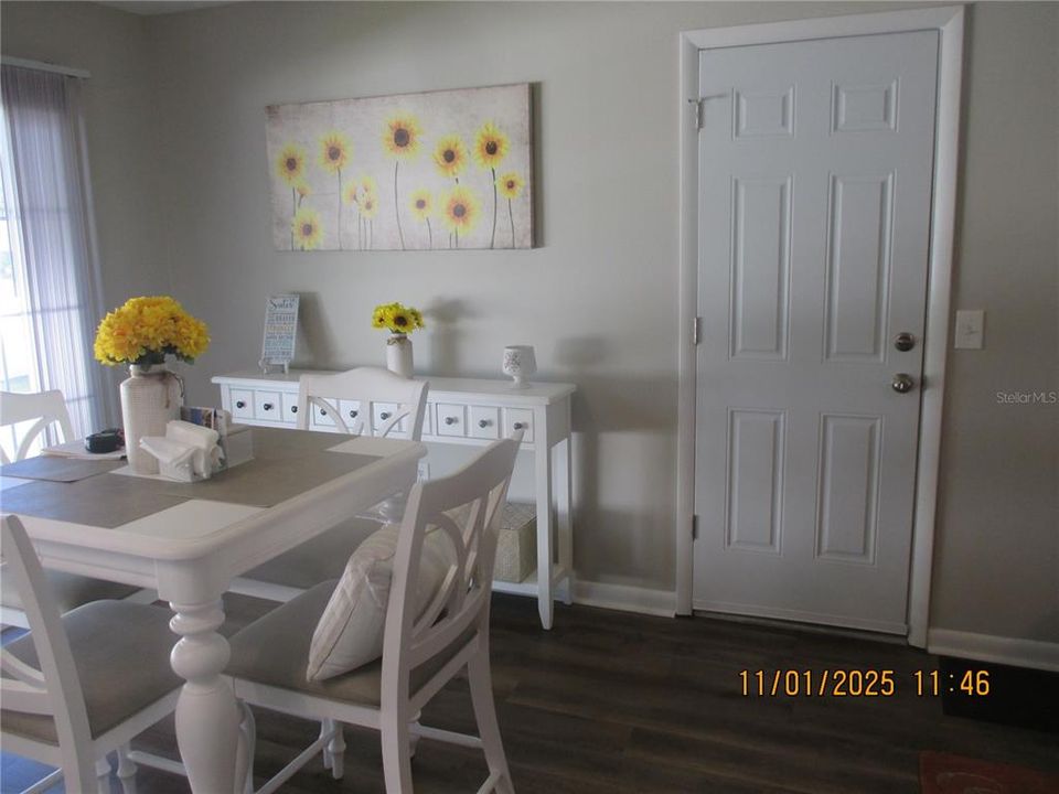 待售: $245,000 (3 贝兹, 2 浴室, 1056 平方英尺)